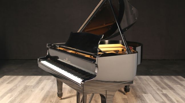 Steinway S